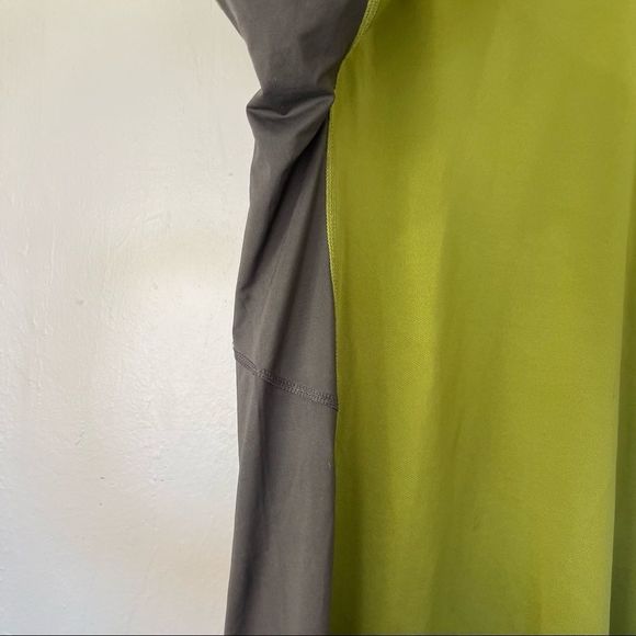 Columbia Titanium Green & Gray Short Sleeve Athletic Sports Comfy Shirt - Picture 4 of 7